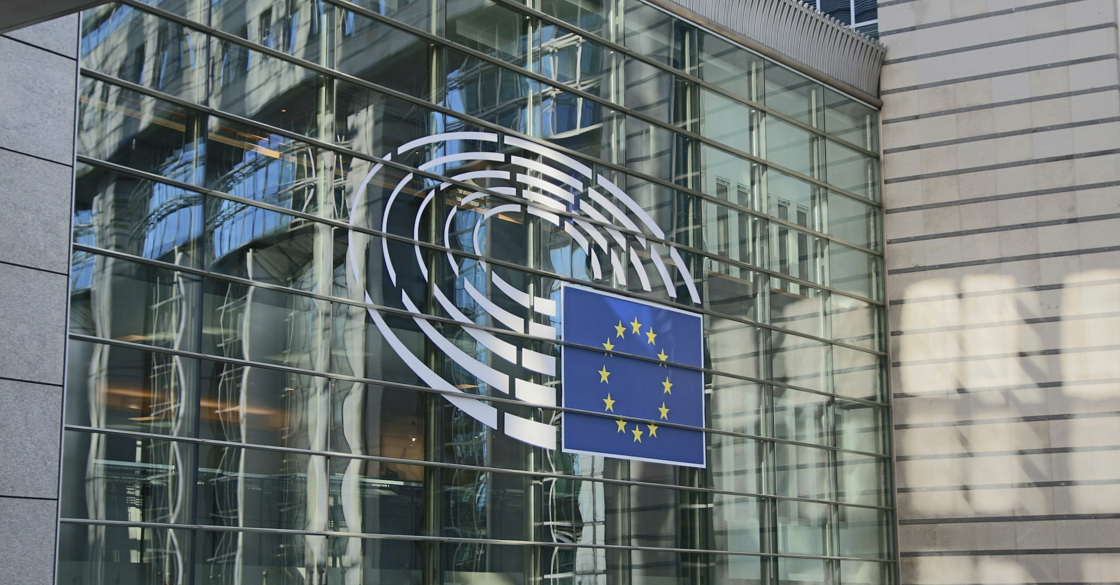 L'immagine raffigura il palazzo del parlamento Europeo
